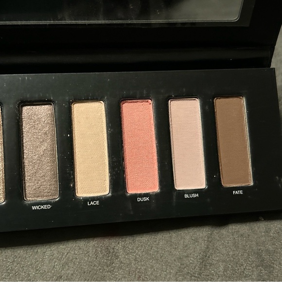 STUDIO MAKEUP LIMITED EDITION Ease To Wear Eyeshadow Palette 9 color eyeshadow - Picture 6 of 14